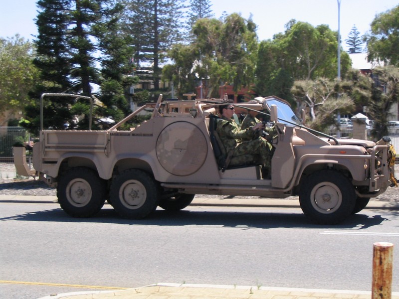 land rover perentie