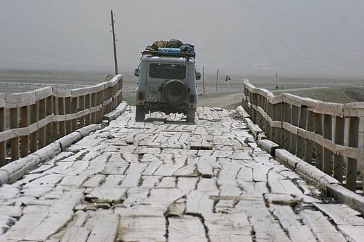 Brücke über den Fluss Aksai.jpg