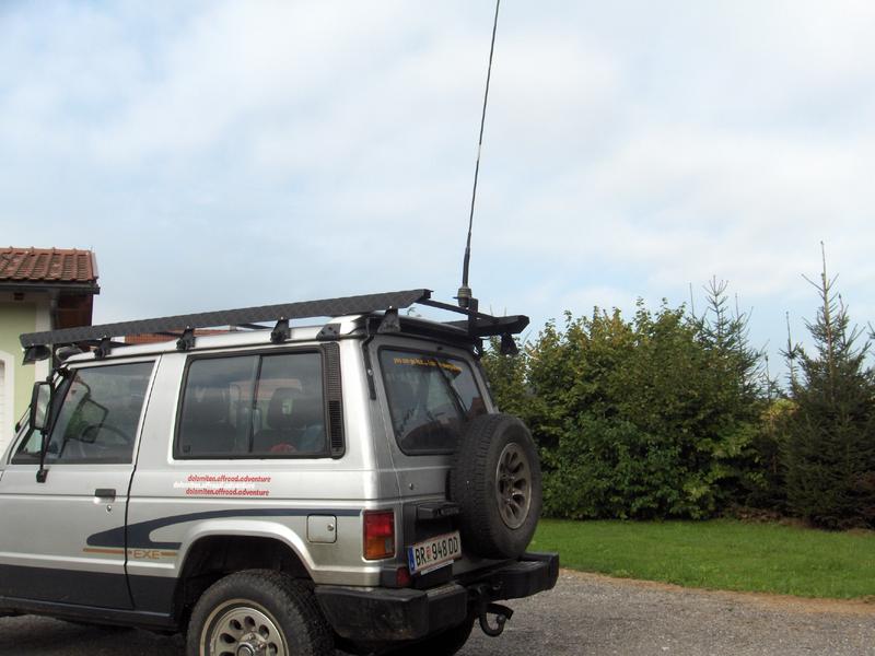 Das Offroad Forum: CB-Funk Antenne am Rücken des Pajeros